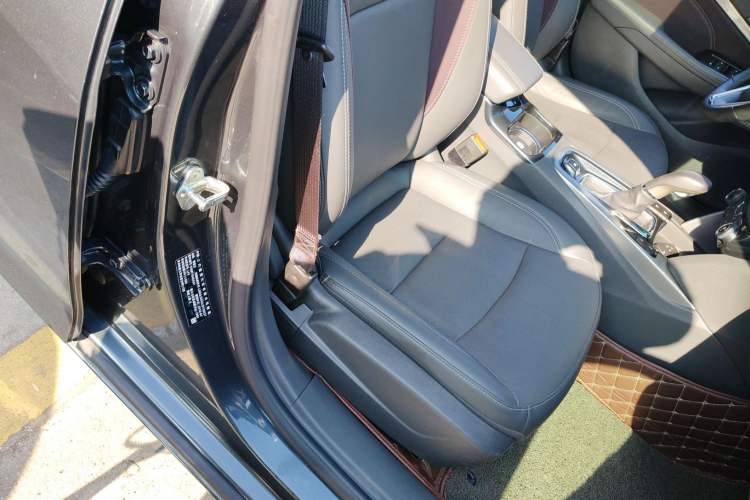 Used Chevrolet Malibu 2018 530T Automatic Luxury Edition Right Front Seat