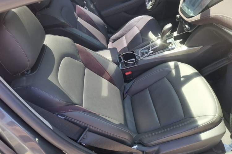Used Chevrolet Malibu 2018 530T Automatic Luxury Edition Right Front Seat