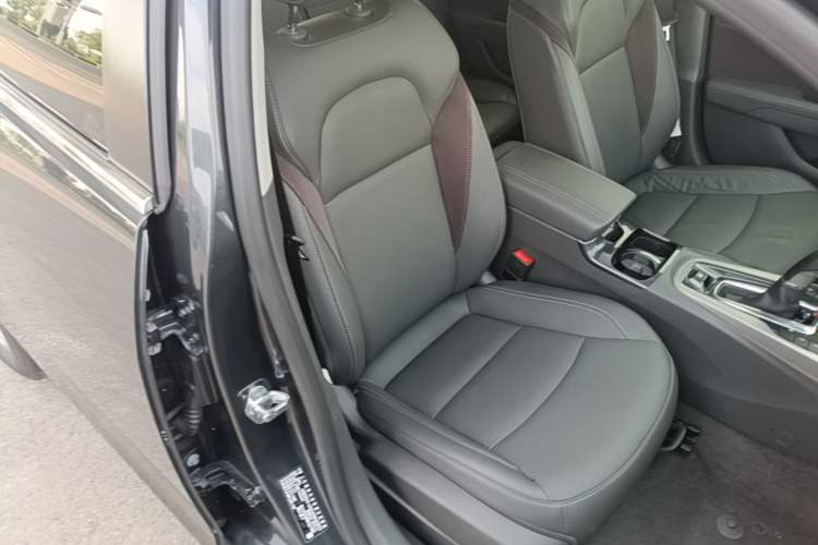 Used Chevrolet Malibu 2018 530T Automatic Fashion Edition Right Front Seat
