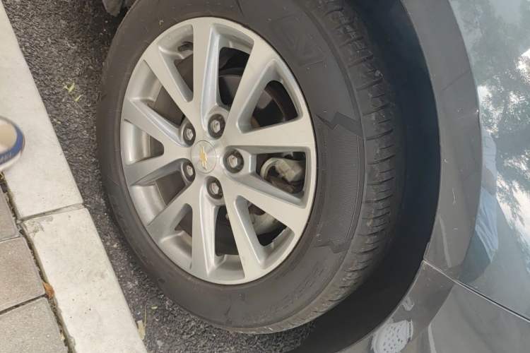 Used Chevrolet Malibu 2018 530T Automatic Luxury Edition Right Front Wheel Hub