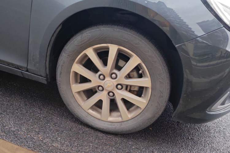 Used Chevrolet Malibu 2018 530T Automatic Luxury Edition Right Front Wheel Hub