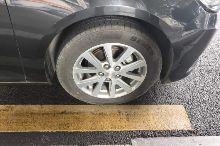 Used Chevrolet Malibu 2018 530T Automatic Luxury Edition Right Front Wheel Hub