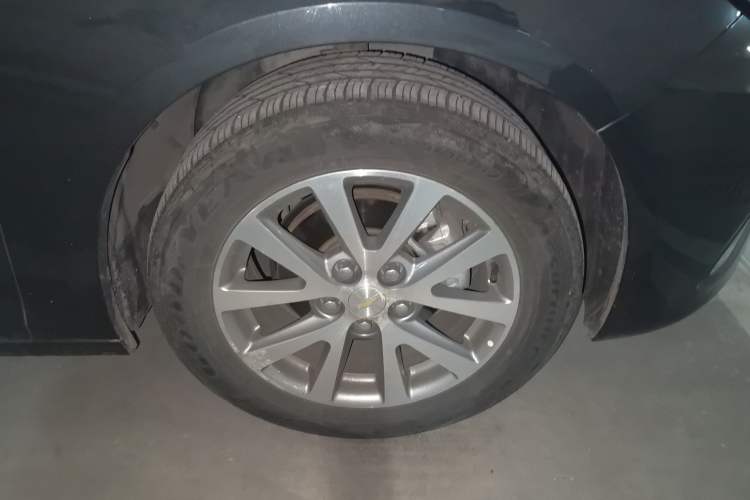Used Chevrolet Malibu 2018 530T Automatic Luxury Edition Right Front Wheel Hub