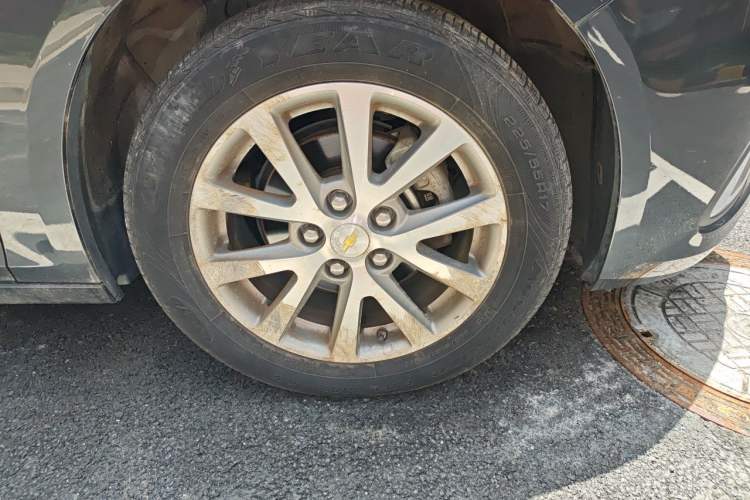 Used Chevrolet Malibu 2018 530T Automatic Luxury Edition Right Front Wheel Hub