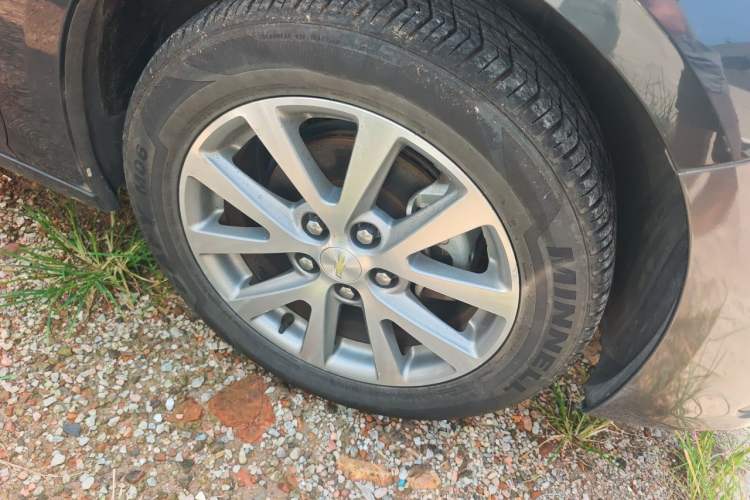 Used Chevrolet Malibu 2018 530T Automatic Luxury Edition Right Front Wheel Hub