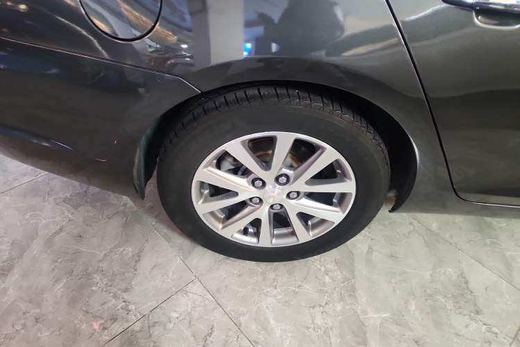 Used Chevrolet Malibu 2018 530T Automatic Luxury Edition Right Rear Wheel Hub