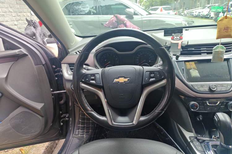 Used Chevrolet Malibu 2018 530T Automatic Luxury Edition Steering Wheel