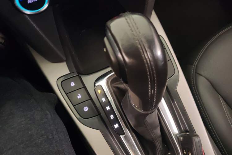 Used Chevrolet Malibu 2018 530T Automatic Fashion Edition Gear Lever