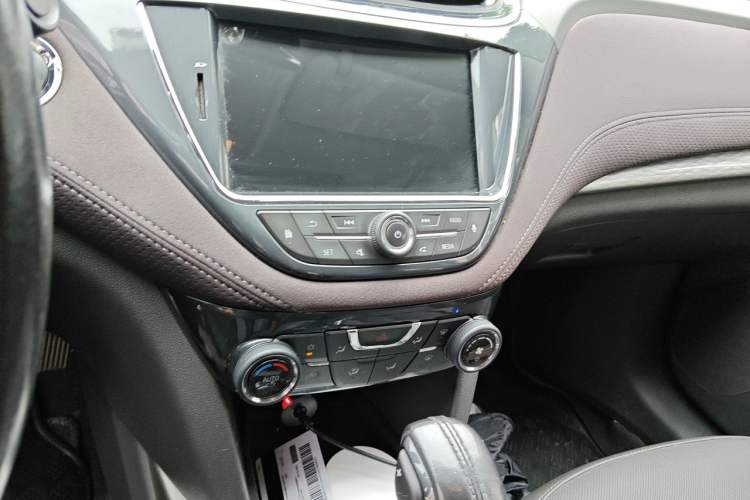 Used Chevrolet Malibu 2018 530T Automatic Luxury Edition Audio And AC Panel