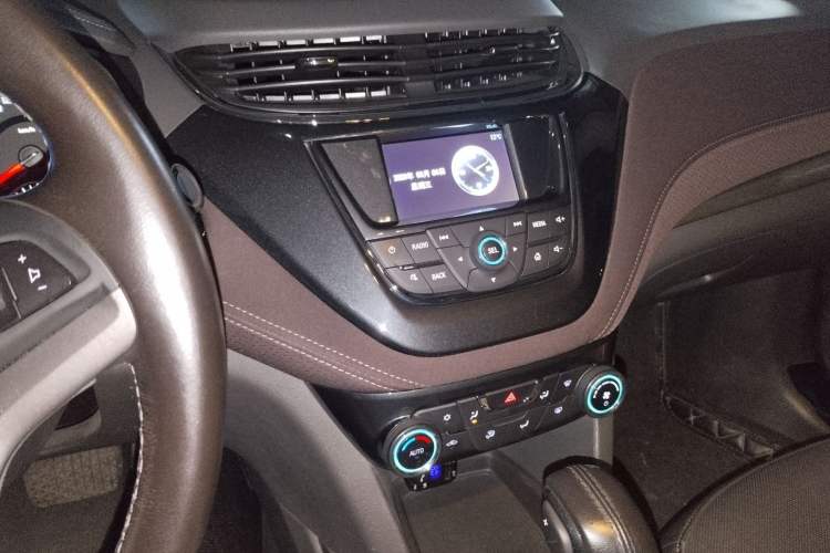 Used Chevrolet Malibu 2018 530T Automatic Fashion Edition Audio And AC Panel