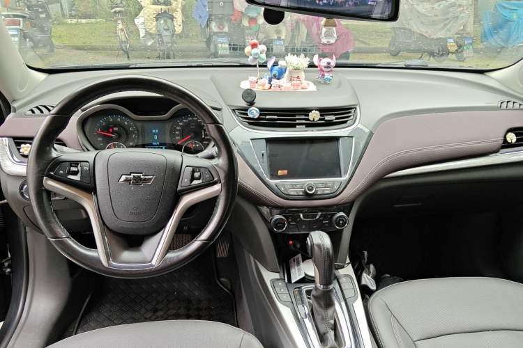 Used Chevrolet Malibu 2018 530T Automatic Luxury Edition Center Console