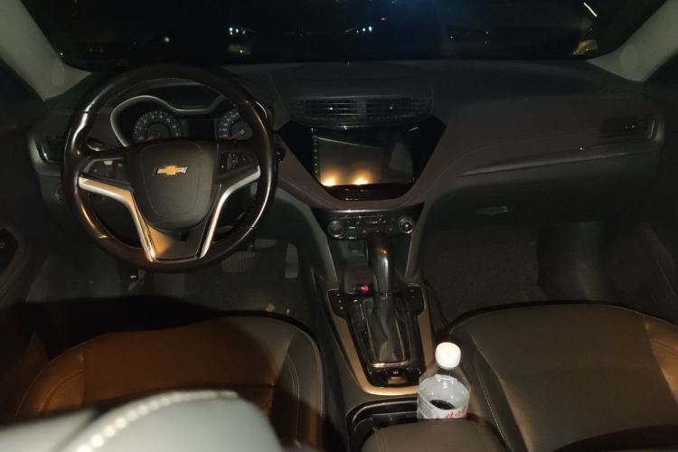 Used Chevrolet Malibu 2018 530T Automatic Fashion Edition Center Console
