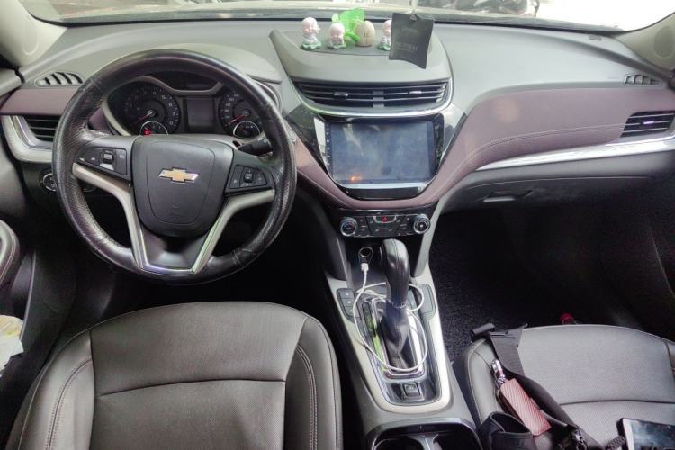 Used Chevrolet Malibu 2018 530T Automatic Fashion Edition Center Console