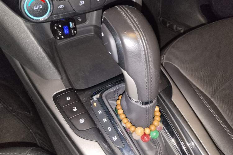 Used Chevrolet Malibu 2018 530T Automatic Fashion Edition Gear Lever