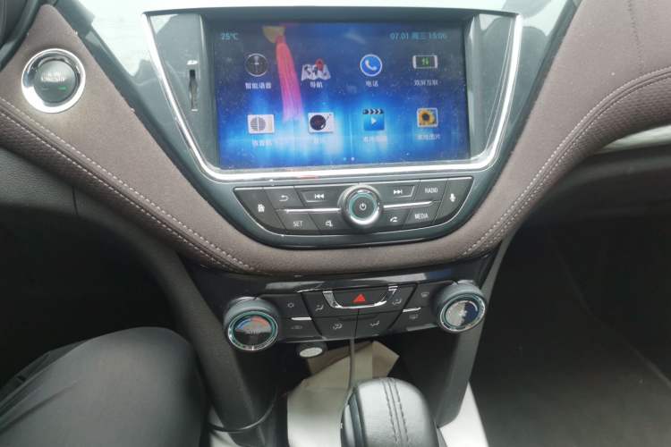 Used Chevrolet Malibu 2018 530T Automatic Luxury Edition Audio And AC Panel