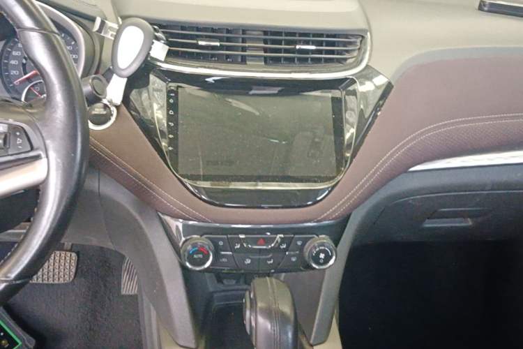 Used Chevrolet Malibu 2018 530T Automatic Fashion Edition Audio And AC Panel