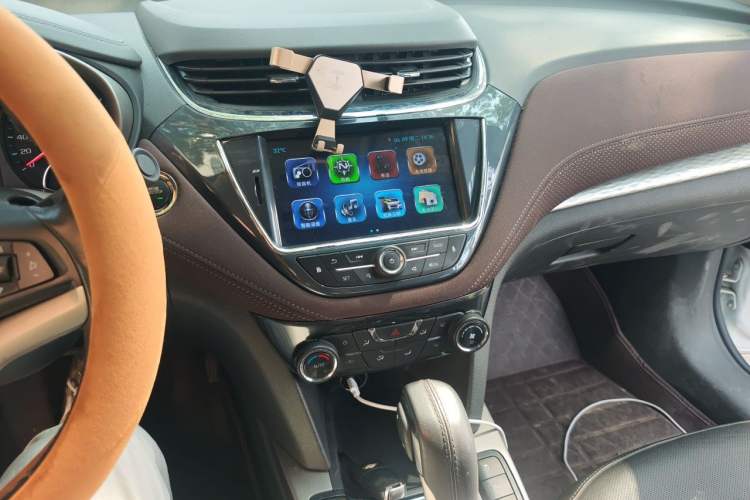 Used Chevrolet Malibu 2018 530T Automatic Luxury Edition Audio And AC Panel
