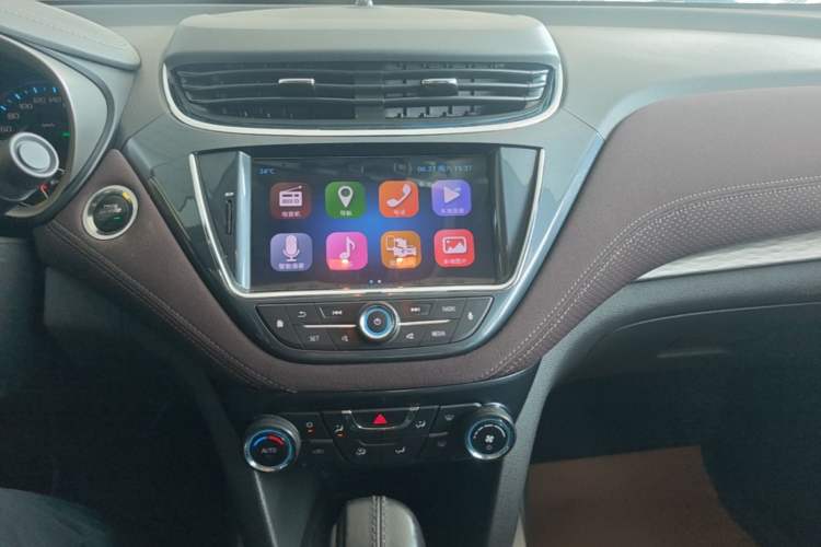 Used Chevrolet Malibu 2018 530T Automatic Luxury Edition Audio And AC Panel