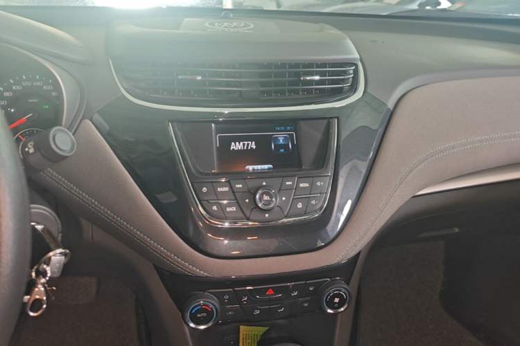 Used Chevrolet Malibu 2018 530T Automatic Comfort Edition Audio And AC Panel