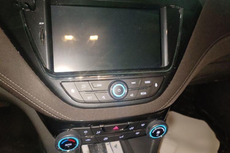 Used Chevrolet Malibu 2018 530T Automatic Luxury Edition Audio And AC Panel