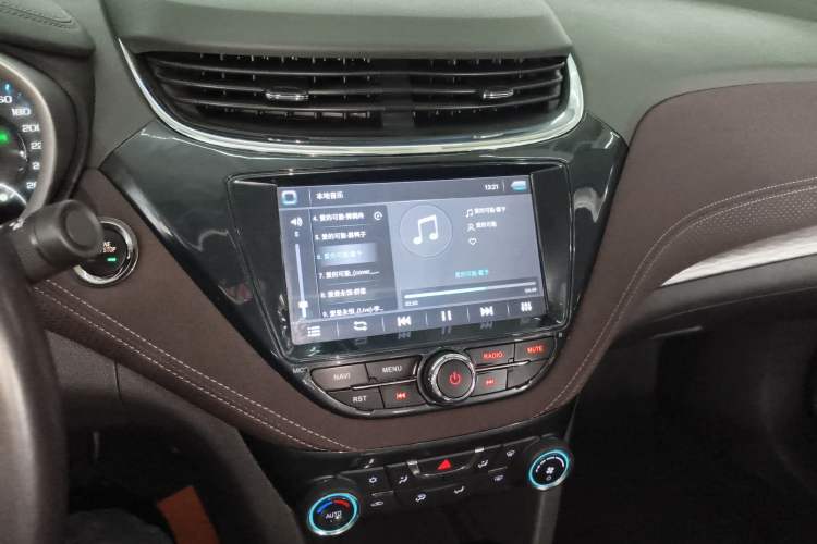 Used Chevrolet Malibu 2018 530T Automatic Fashion Edition Audio And AC Panel