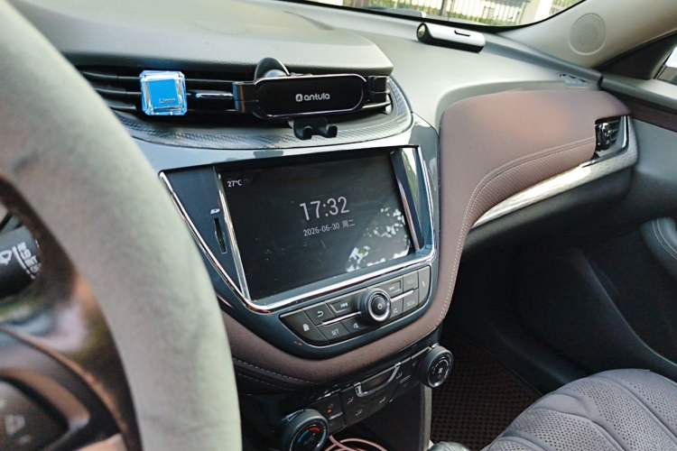 Used Chevrolet Malibu 2018 530T Automatic Luxury Edition Audio And AC Panel