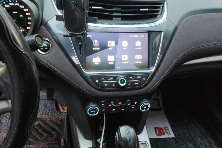 Used Chevrolet Malibu 2018 530T Automatic Luxury Edition Audio And AC Panel