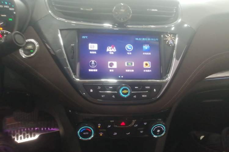 Used Chevrolet Malibu 2018 530T Automatic Luxury Edition Audio And AC Panel