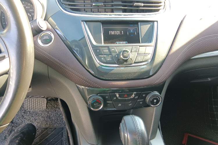 Used Chevrolet Malibu 2018 530T Automatic Fashion Edition Audio And AC Panel