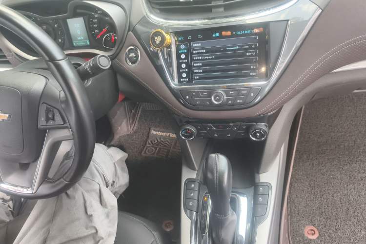Used Chevrolet Malibu 2018 530T Automatic Luxury Edition Audio And AC Panel