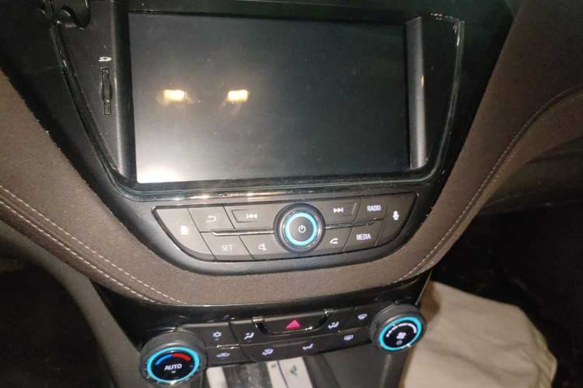 Used Chevrolet Malibu 2018 530T Automatic Luxury Edition Audio And AC Panel