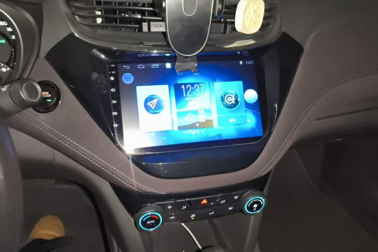 Used Chevrolet Malibu 2018 530T Automatic Fashion Edition Audio And AC Panel