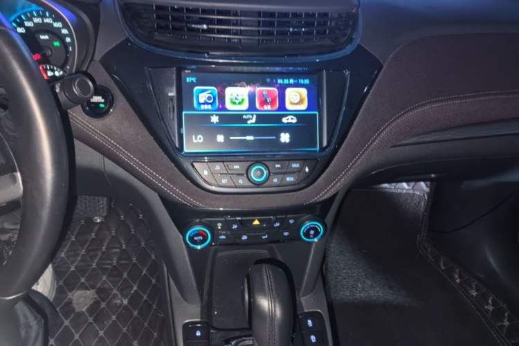Used Chevrolet Malibu 2018 530T Automatic Luxury Edition Audio And AC Panel