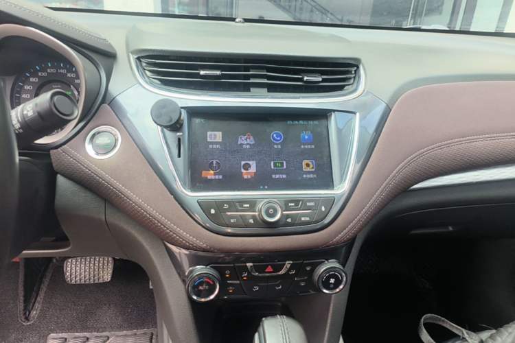 Used Chevrolet Malibu 2018 530T Automatic Luxury Edition Audio And AC Panel