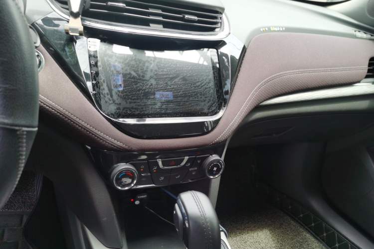 Used Chevrolet Malibu 2018 530T Automatic Fashion Edition Audio And AC Panel