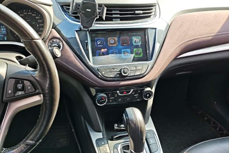 Used Chevrolet Malibu 2018 530T Automatic Luxury Edition Audio And AC Panel