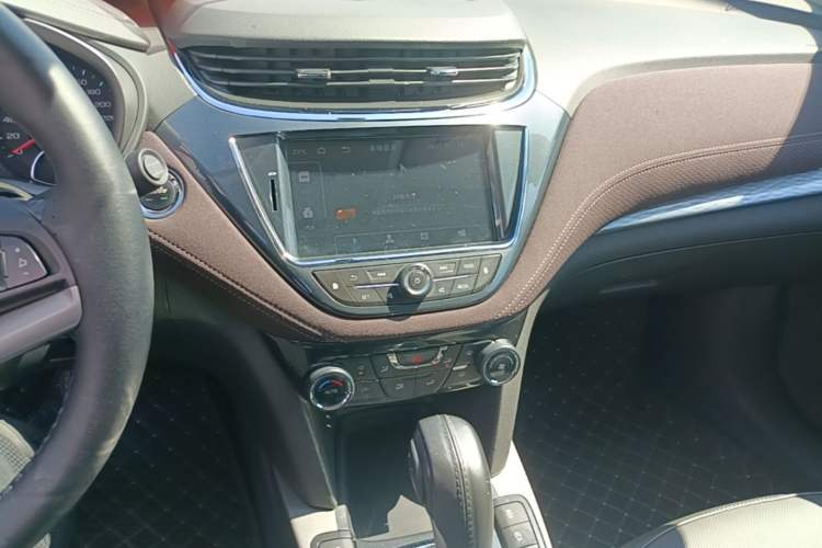 Used Chevrolet Malibu 2018 530T Automatic Luxury Edition Audio And AC Panel
