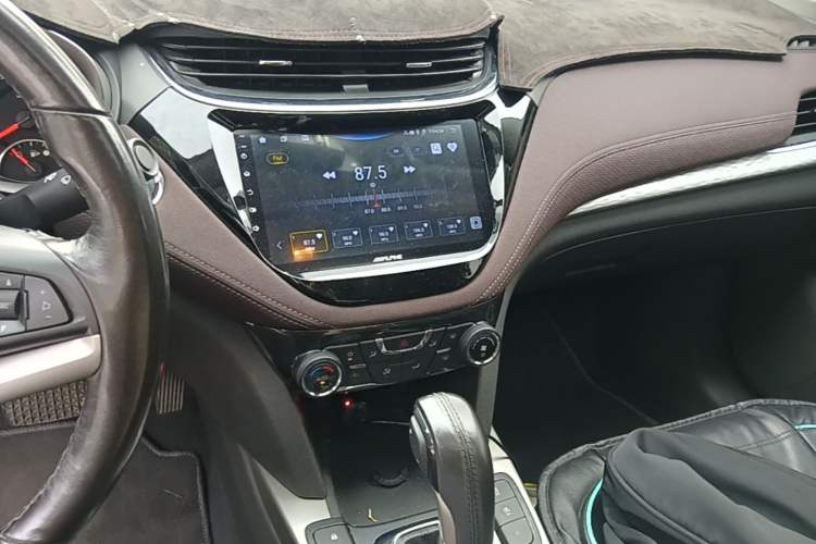 Used Chevrolet Malibu 2018 530T Automatic Luxury Edition Audio And AC Panel