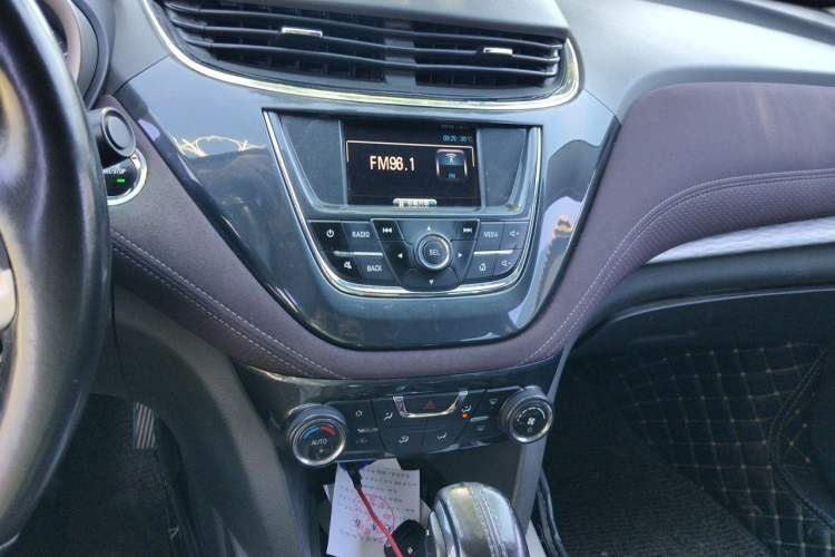 Used Chevrolet Malibu 2018 530T Automatic Fashion Edition Audio And AC Panel