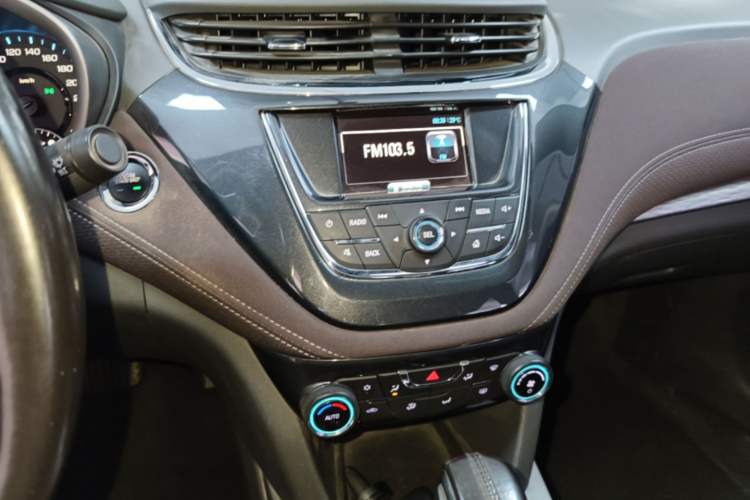 Used Chevrolet Malibu 2018 530T Automatic Fashion Edition Audio And AC Panel