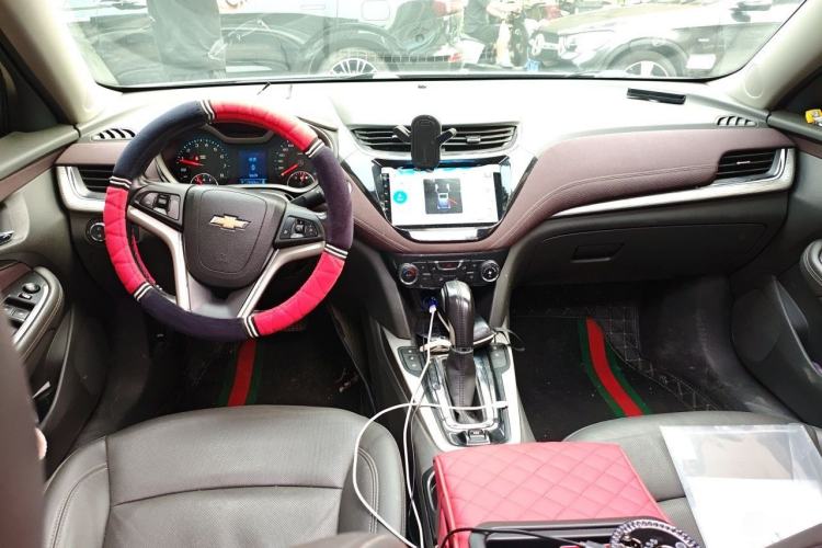 Used Chevrolet Malibu 2018 530T Automatic Fashion Edition Center Console