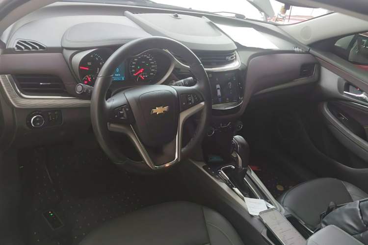 Used Chevrolet Malibu 2018 530T Automatic Fashion Edition Center Console