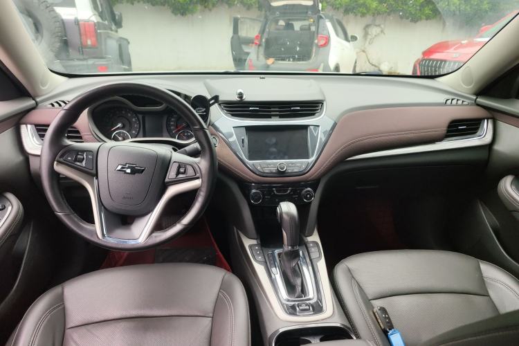 Used Chevrolet Malibu 2018 530T Automatic Luxury Edition Center Console