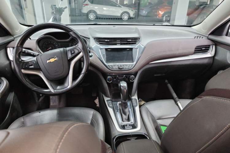 Used Chevrolet Malibu 2018 530T Automatic Luxury Edition Center Console