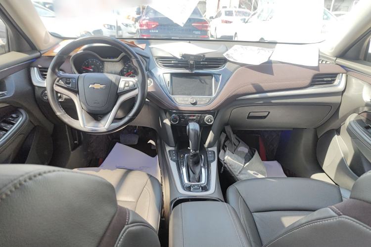 Used Chevrolet Malibu 2018 530T Automatic Fashion Edition Center Console