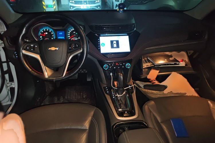 Used Chevrolet Malibu 2018 530T Automatic Fashion Edition Center Console