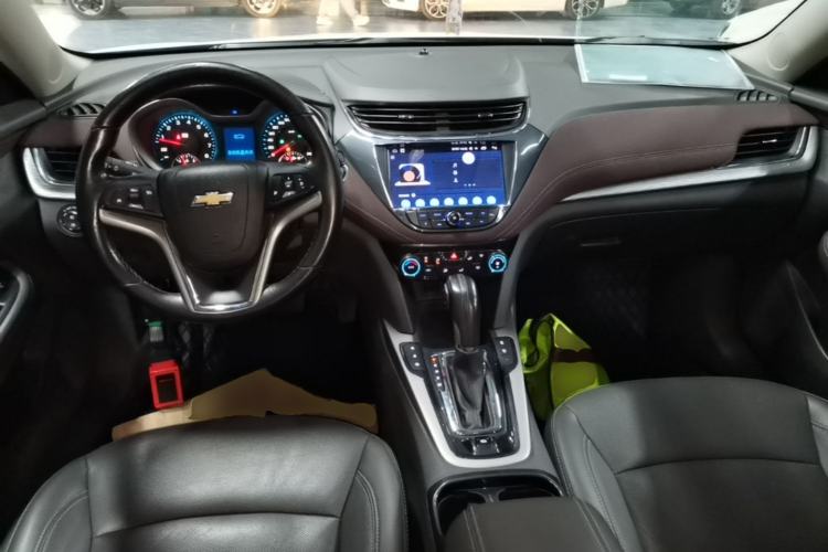 Used Chevrolet Malibu 2018 530T Automatic Fashion Edition Center Console
