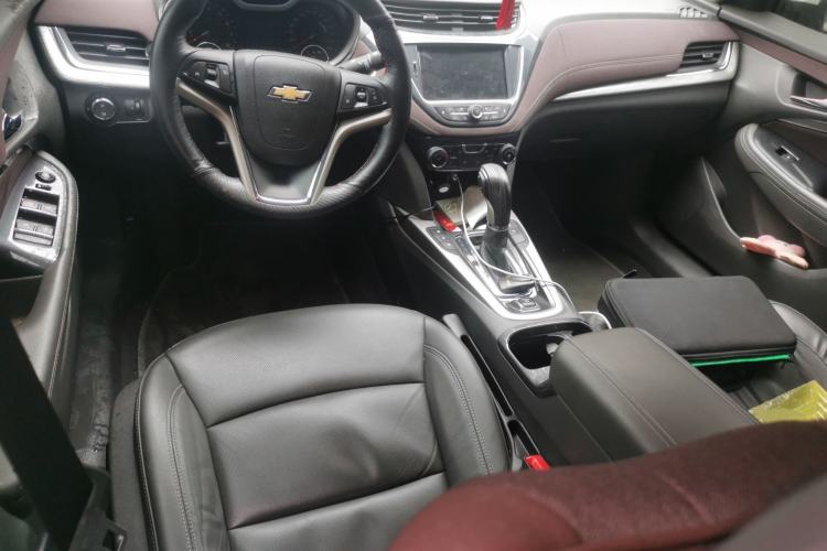 Used Chevrolet Malibu 2018 530T Automatic Luxury Edition Center Console