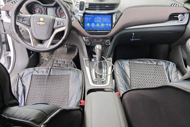 Used Chevrolet Malibu 2018 530T Automatic Luxury Edition Center Console