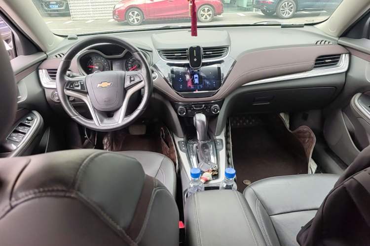 Used Chevrolet Malibu 2018 530T Automatic Fashion Edition Center Console